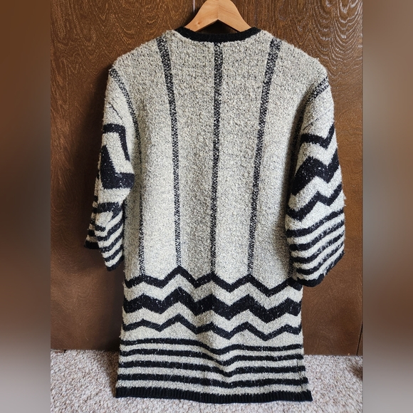 Chevron Printed Cardigan - Picture 2 of 10